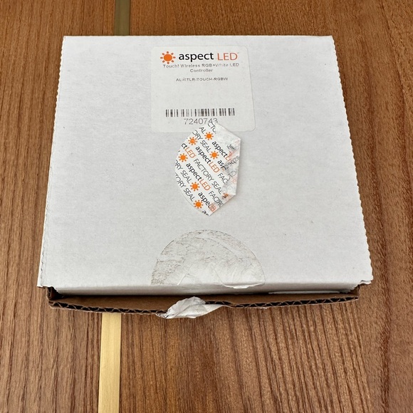 Aspect LED Touch Wireless RGG + White Controller AL CTLR Touch RHBW - Picture 2 of 8